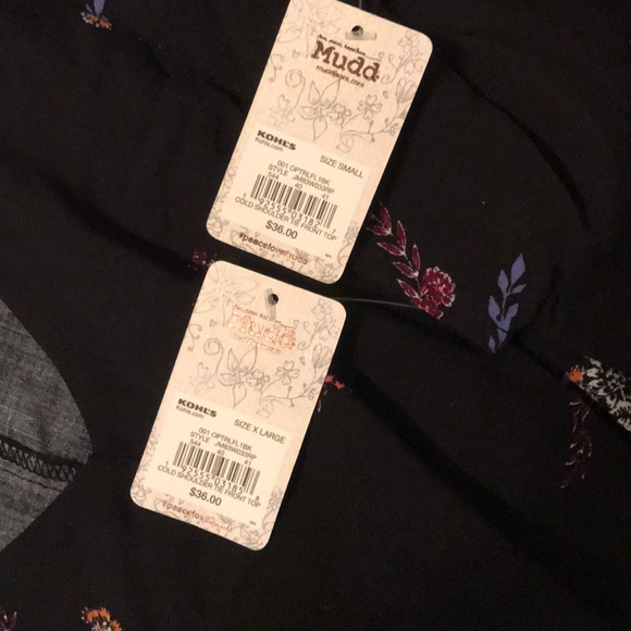 NWT Cold Shoulder Top - Picture 7 of 7